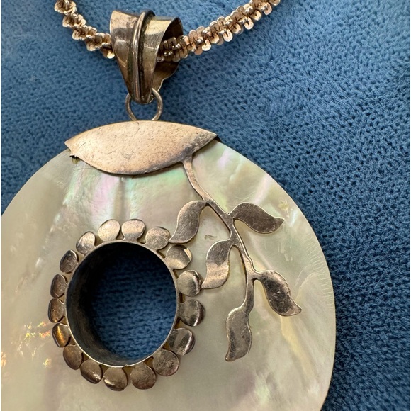 Vintage Mother of Pearl Sterling Silver 925 Pendant. Leaves & dotted design - Picture 7 of 13